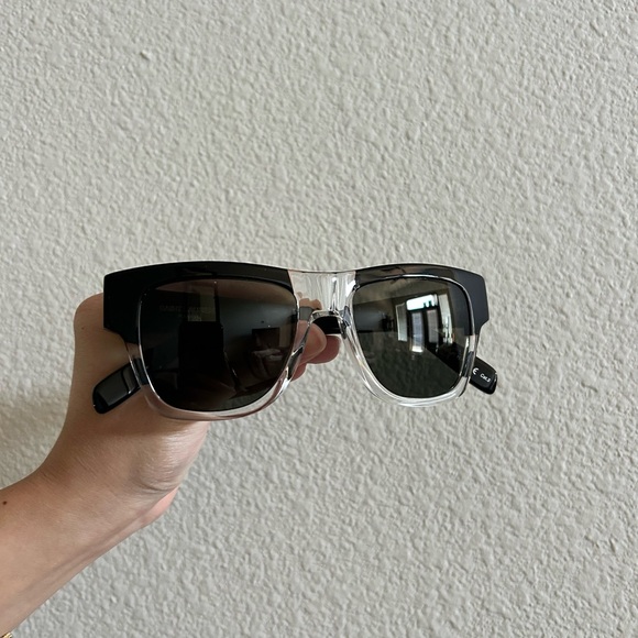 YVES SAINT LAURENT (YSL) SUNGLASSES - Picture 1 of 6